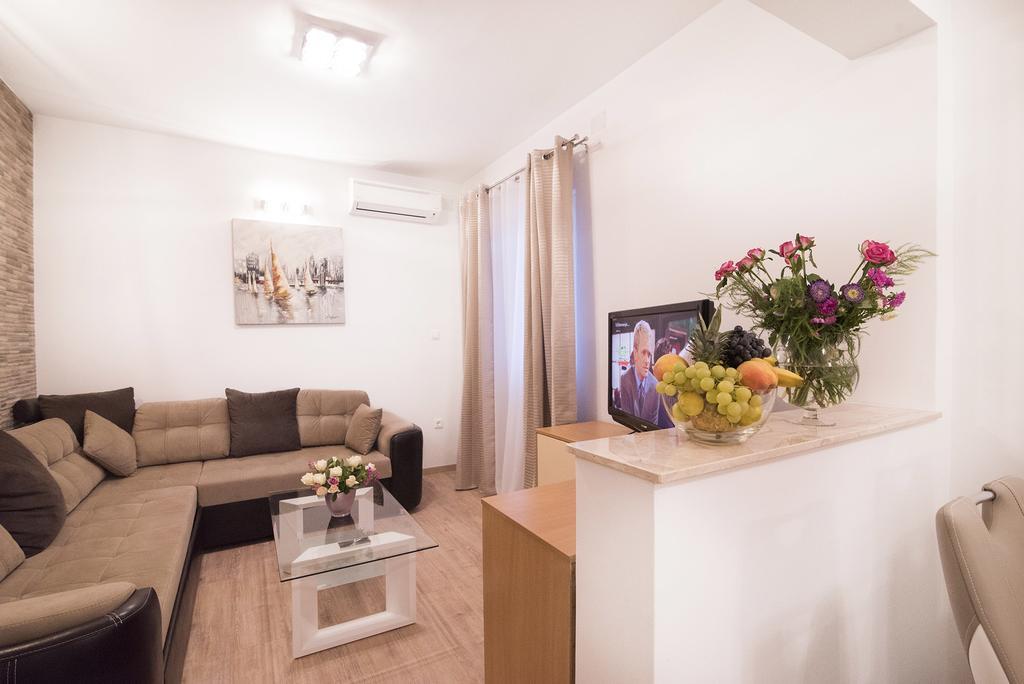 J&j Apartment Split